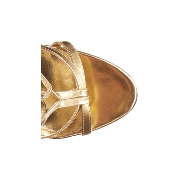 Ellie - Picture 3 of 3